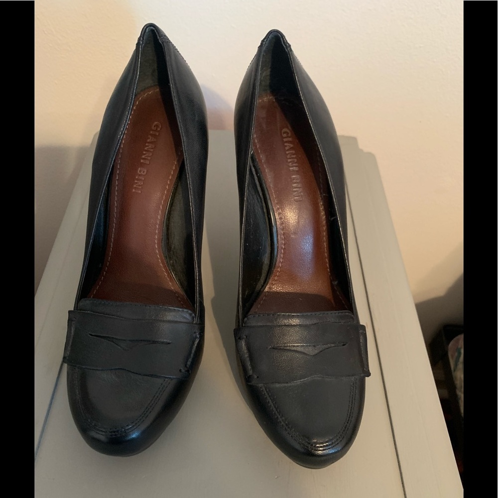 Giani Bini Black leather heels.